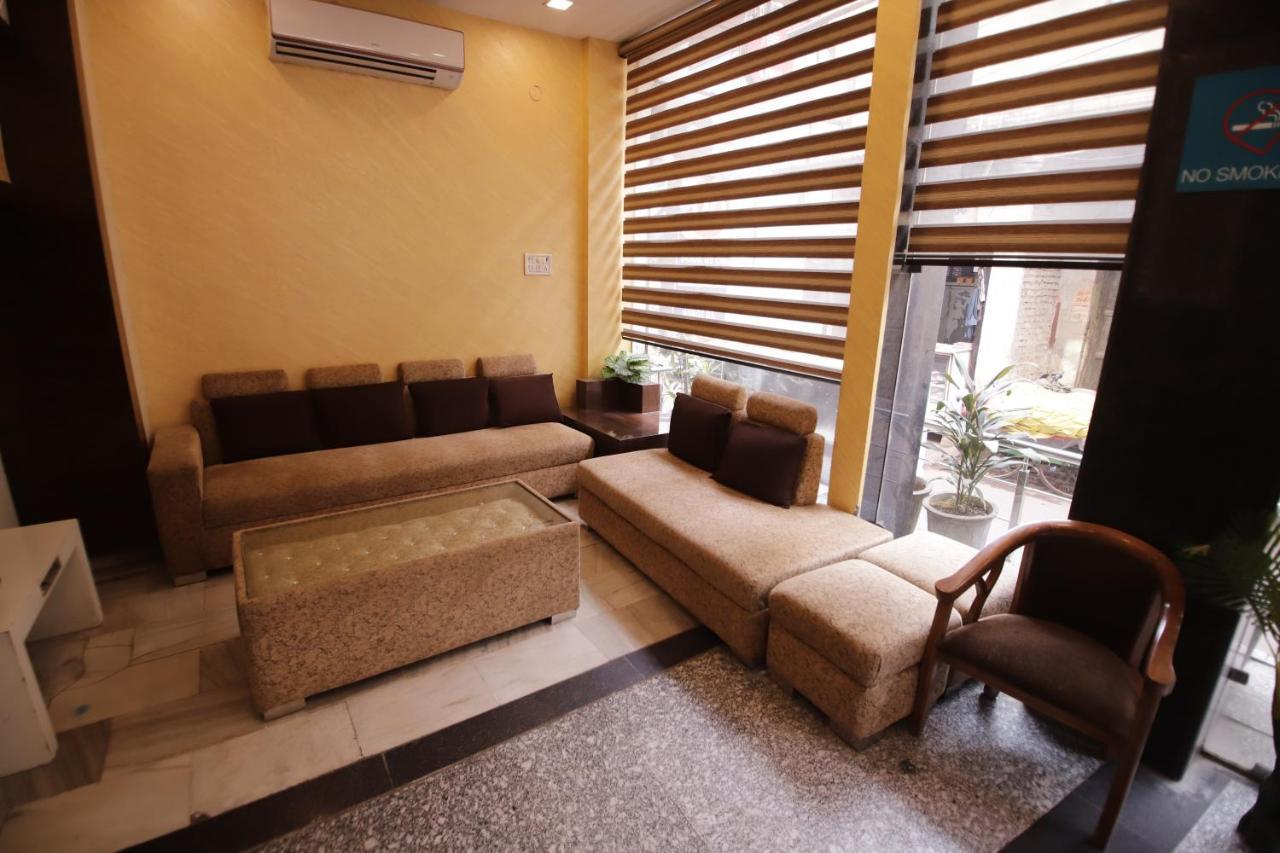Hotel Golden Wings New Delhi Bagian luar foto